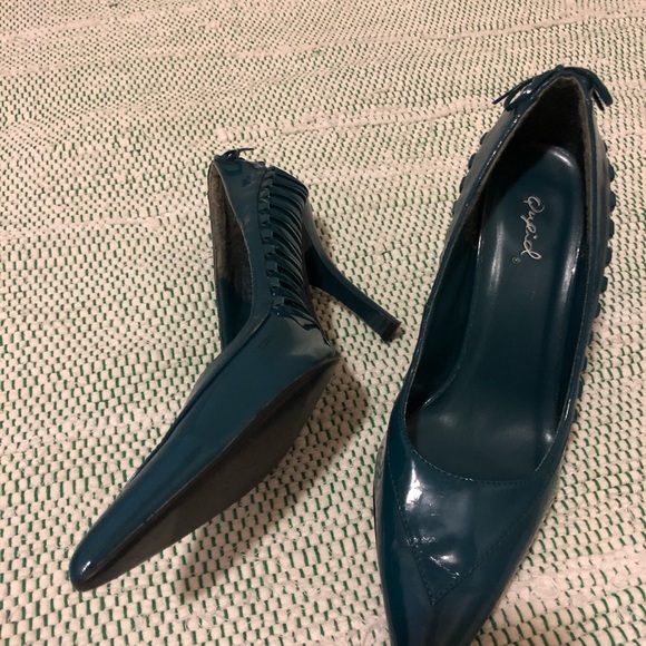 Quipid Teal Pointed Toe Pumps - Picture 3 of 8